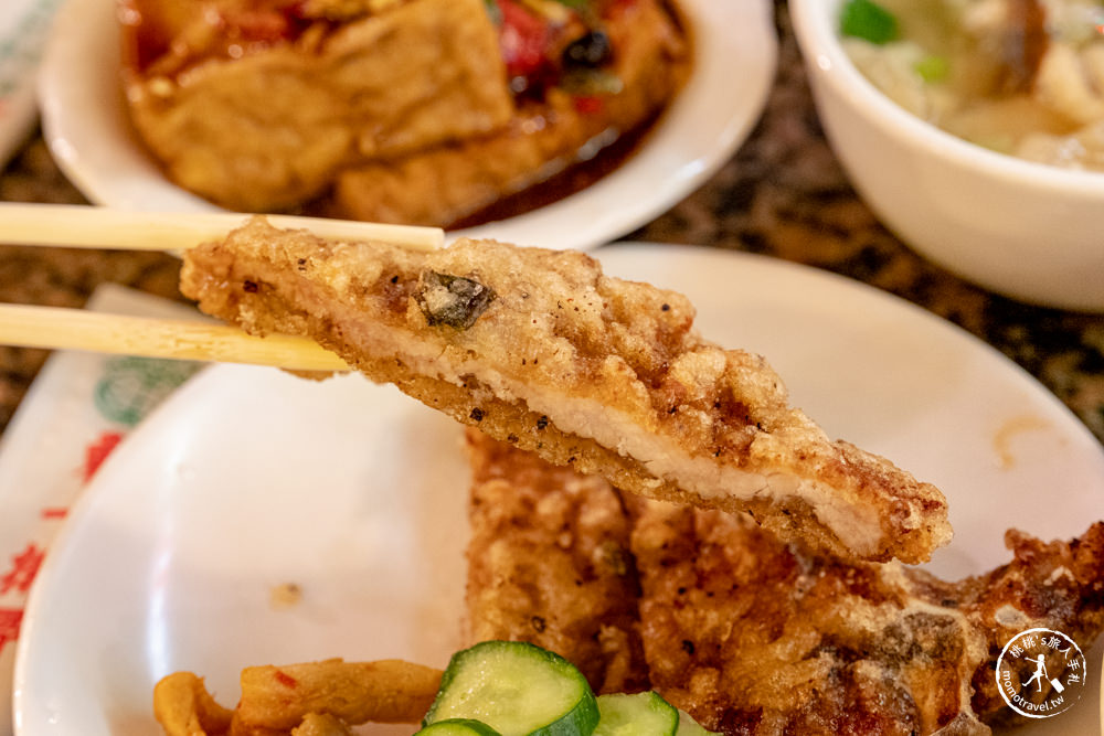 台北市中正區美食|東一排骨總店|復古懷舊西餐廳夜總會，一秒回到西門町黃金70年代 (附菜單價格)