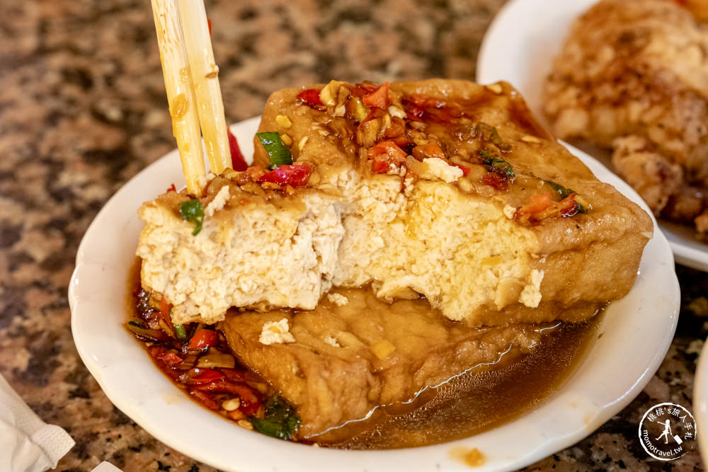 台北市中正區美食|東一排骨總店|復古懷舊西餐廳夜總會，一秒回到西門町黃金70年代 (附菜單價格)