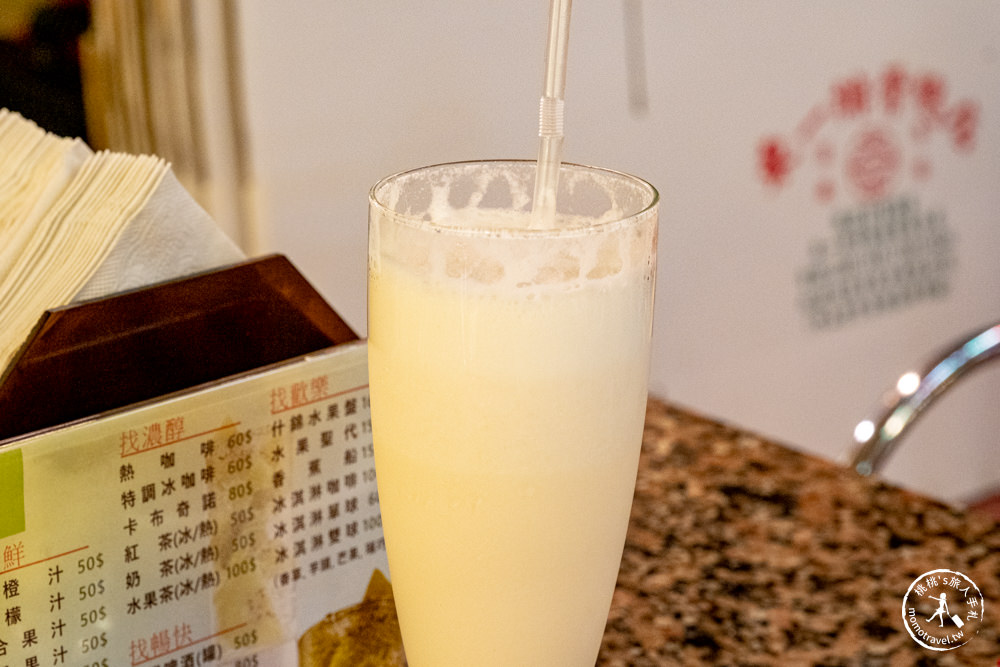 台北市中正區美食|東一排骨總店|復古懷舊西餐廳夜總會，一秒回到西門町黃金70年代 (附菜單價格)