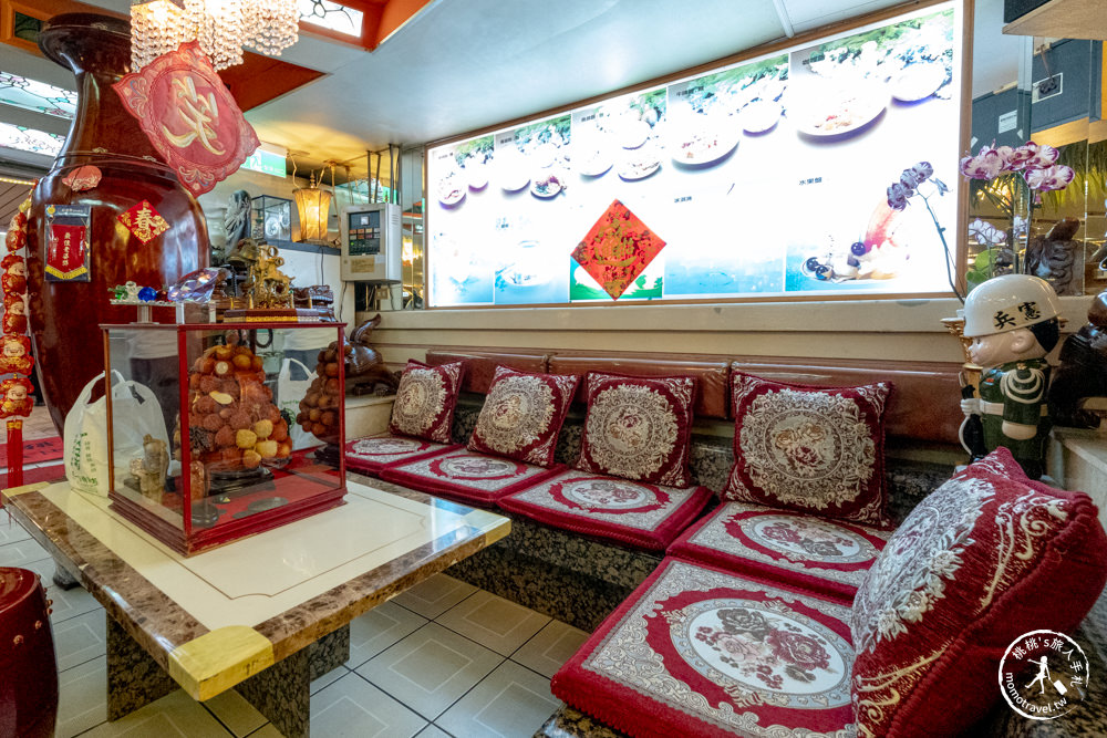 台北市中正區美食|東一排骨總店|復古懷舊西餐廳夜總會，一秒回到西門町黃金70年代 (附菜單價格)