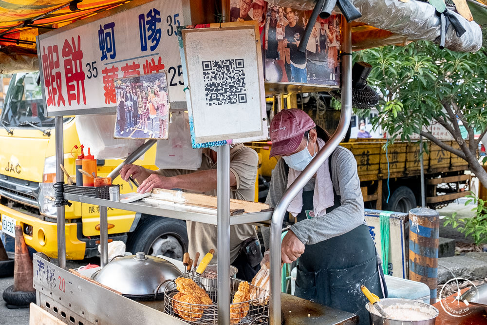 宜蘭蘇澳美食│無名蝦餅蚵嗲蘿蔔糕│南方澳必吃超人氣排隊小攤│比臉大滿滿蝦子料爆炸多