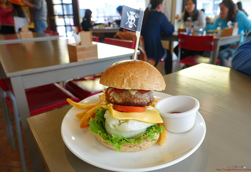 台中美食》LV5.5新世界樂園│用餐氣氛愉快的航海王主題餐廳